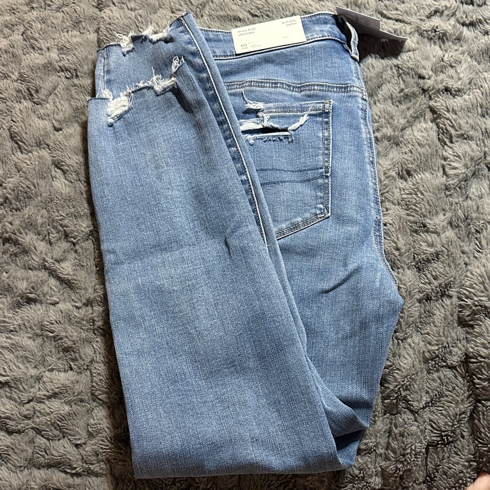 American Eagle Outfitters Light Blue Distressed Skinny Jeans